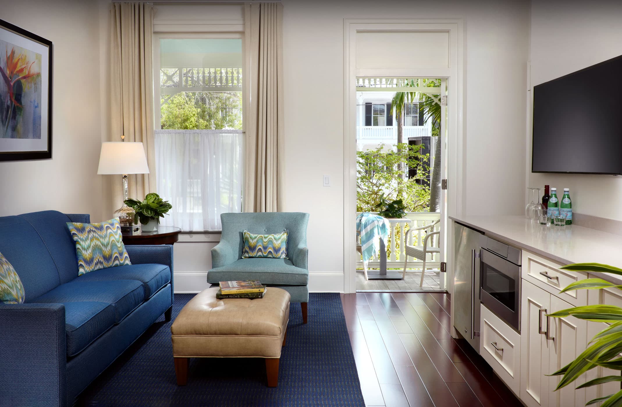 414 BAHAMA SUITE Living Room