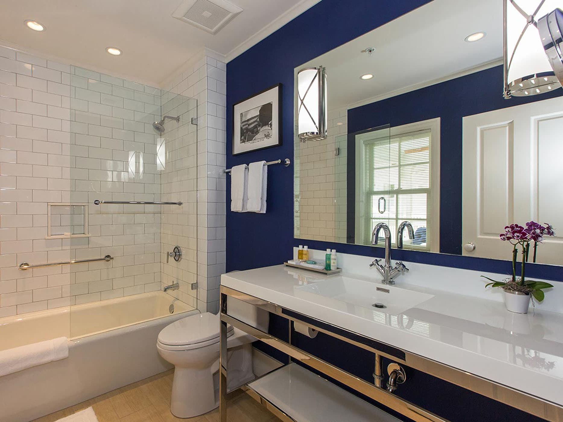 A bathroom in the Garden Cottage at Marquesa