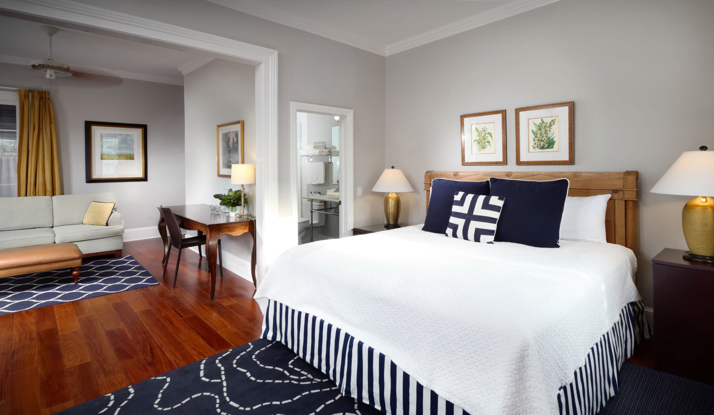 DELUXE GUESTROOM with a king bed , couch, and a desk area